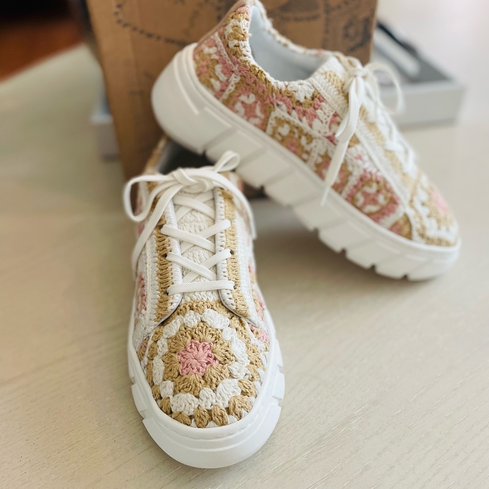 NIB! FREE PEOPLE Catch Me If You Can Sneaker